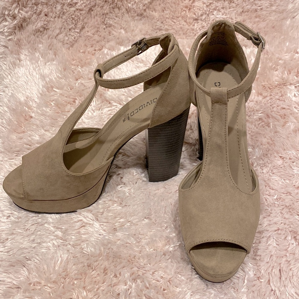 H&M Women’s Divided Platform Sandal in size 38